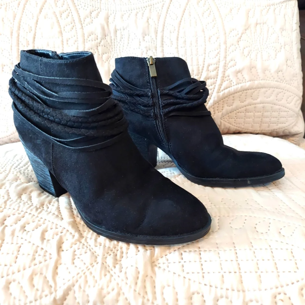 Womans Bamboo black Suede Ankle boots Inside Zipper Size 6.5